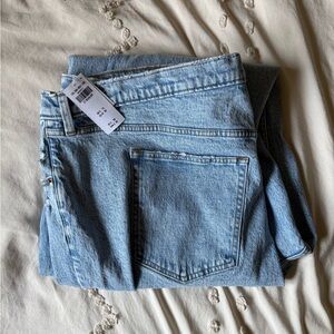Never Worn Brand New Abercrombie 90’s Straight Leg Denim.